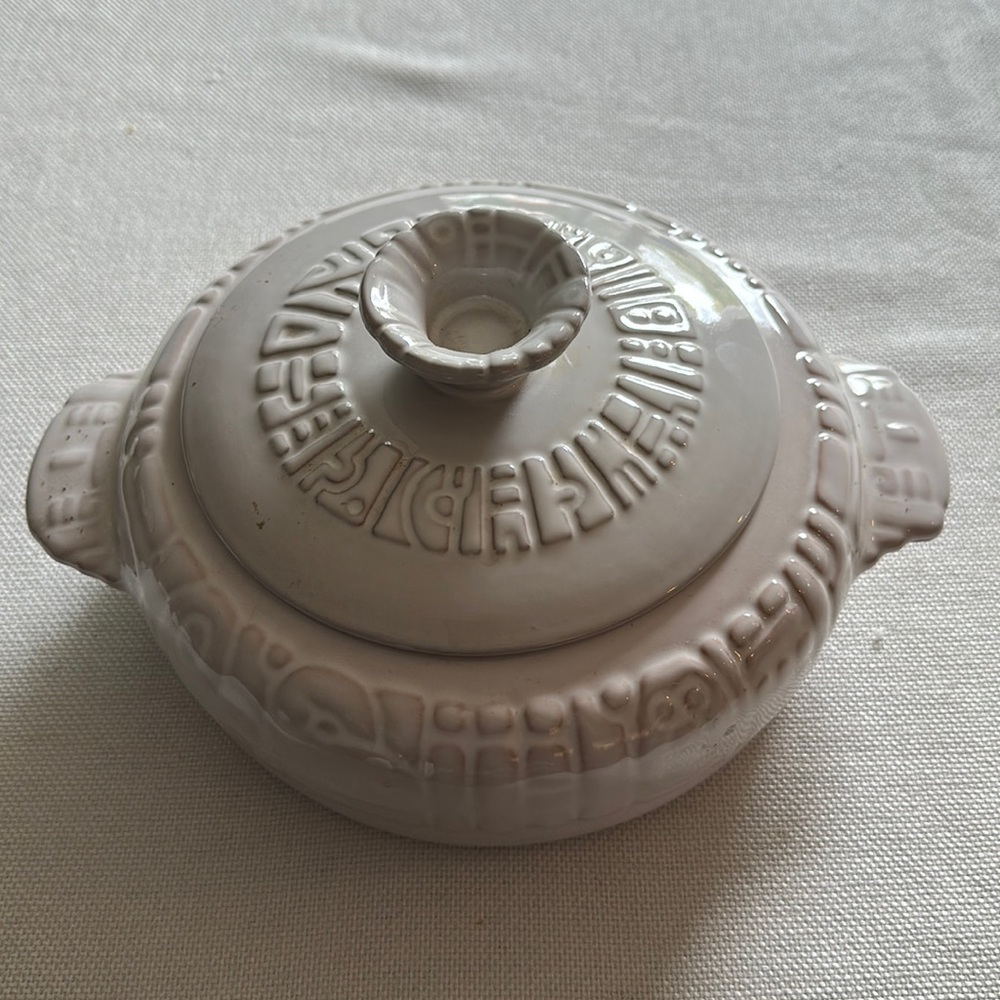 Vintage Frankoma white Mayan Aztec 2qt covered dish
